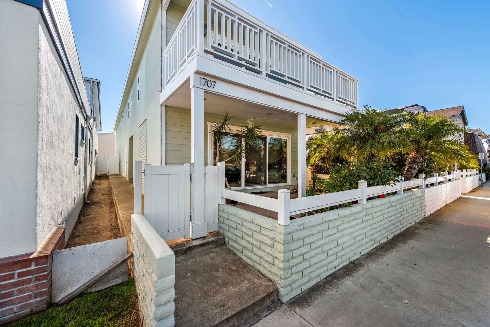NEWPORT BEACH Apartment: 1707 W BALBOA