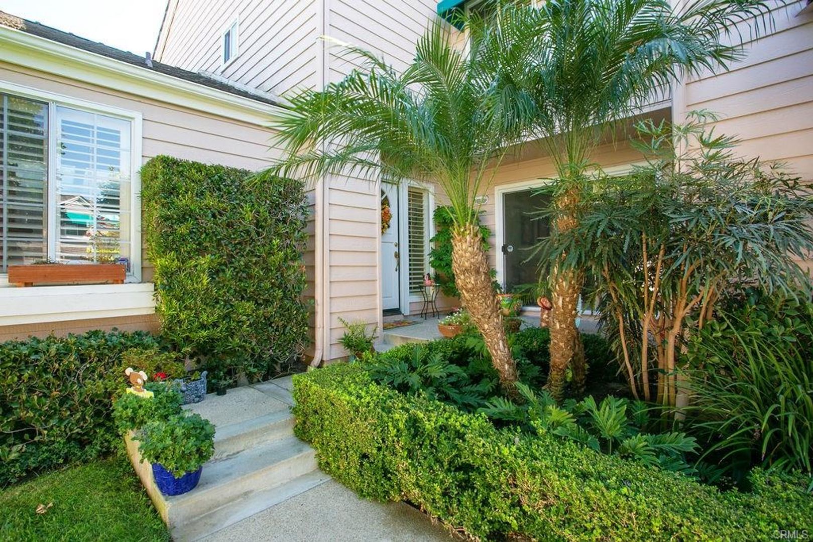 Irvine House: 34 Lakefront