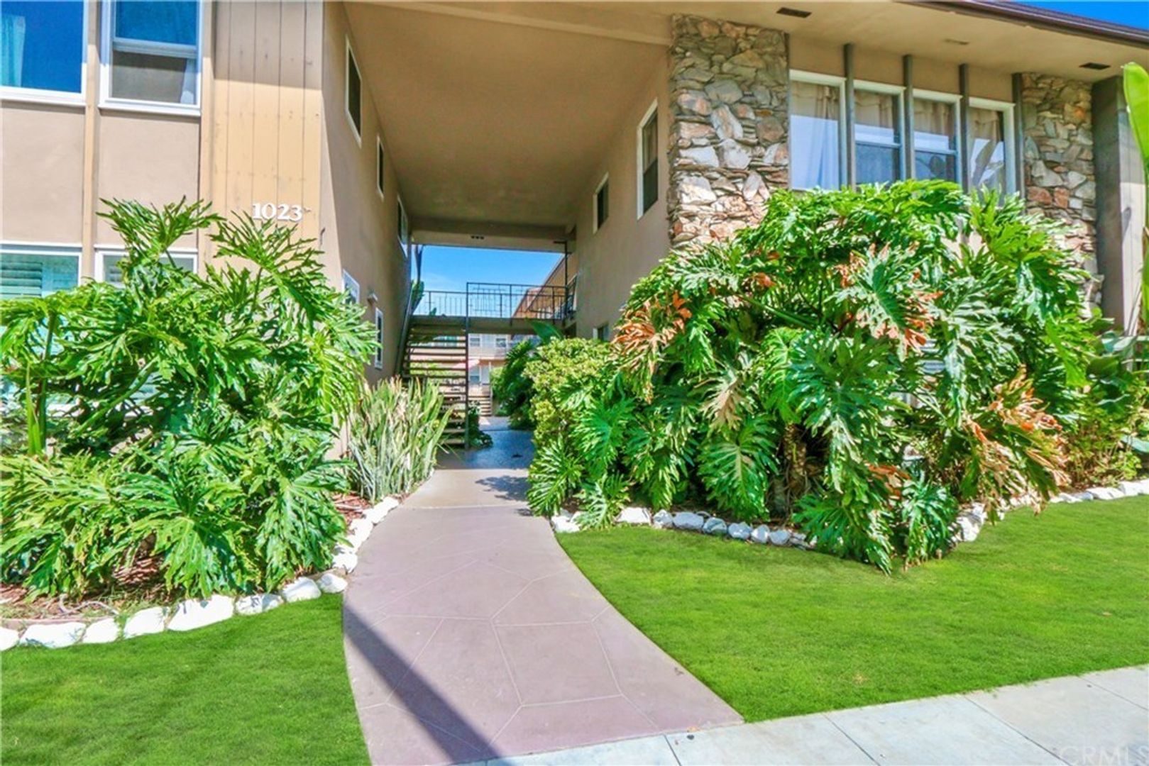Long Beach House: 1023 East 1st Street