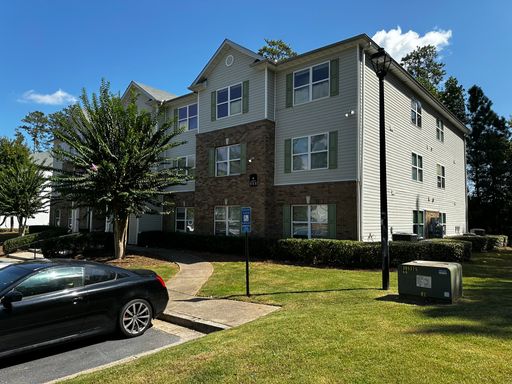 Open House Available on Saturday @12:00- 12:30 PM 25% Move-in Special available for this Stunningly condo