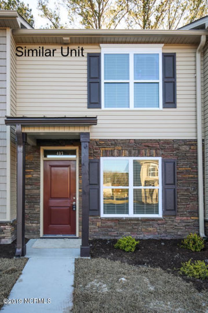 Midway Park Townhome: 427 Sullivan Loop Rd