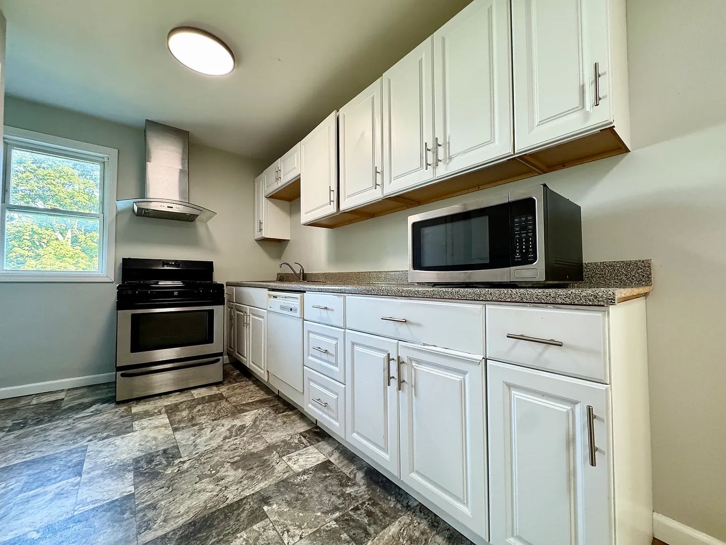 Erie Apartment: 518-520 W 5th St