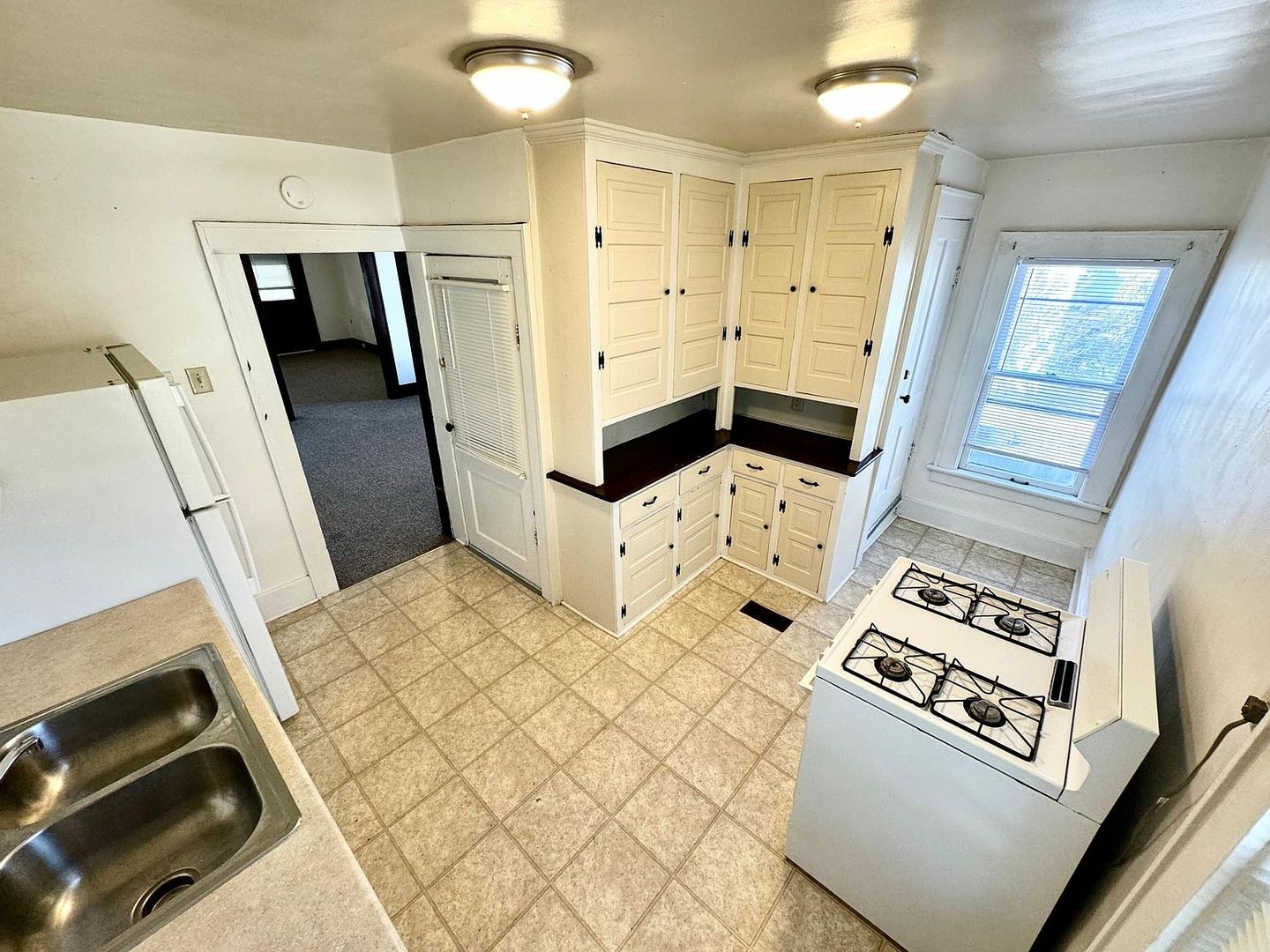 Erie Apartment: 2701 Raspberry St.