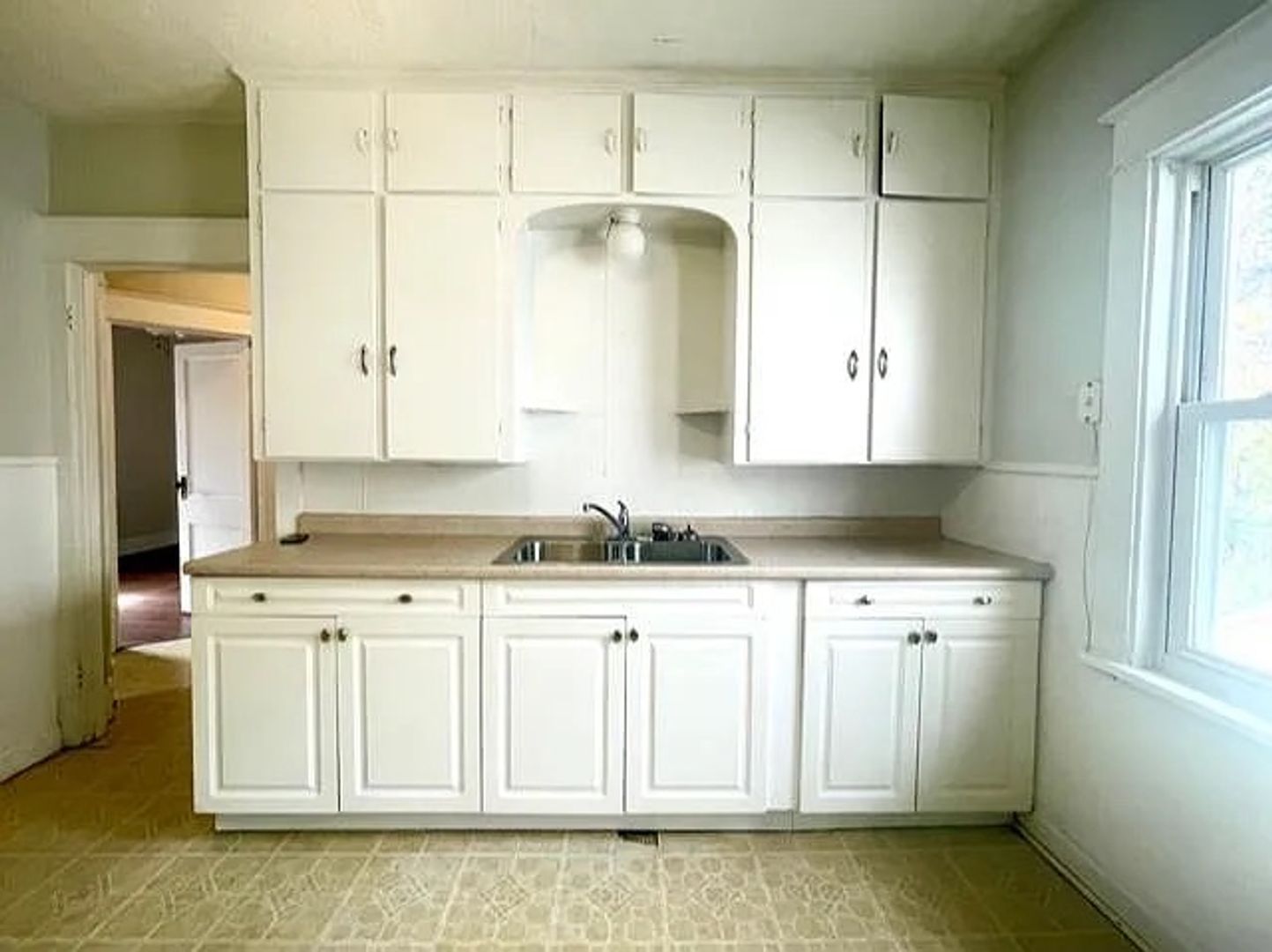 Erie Apartment: 712 W 26th St