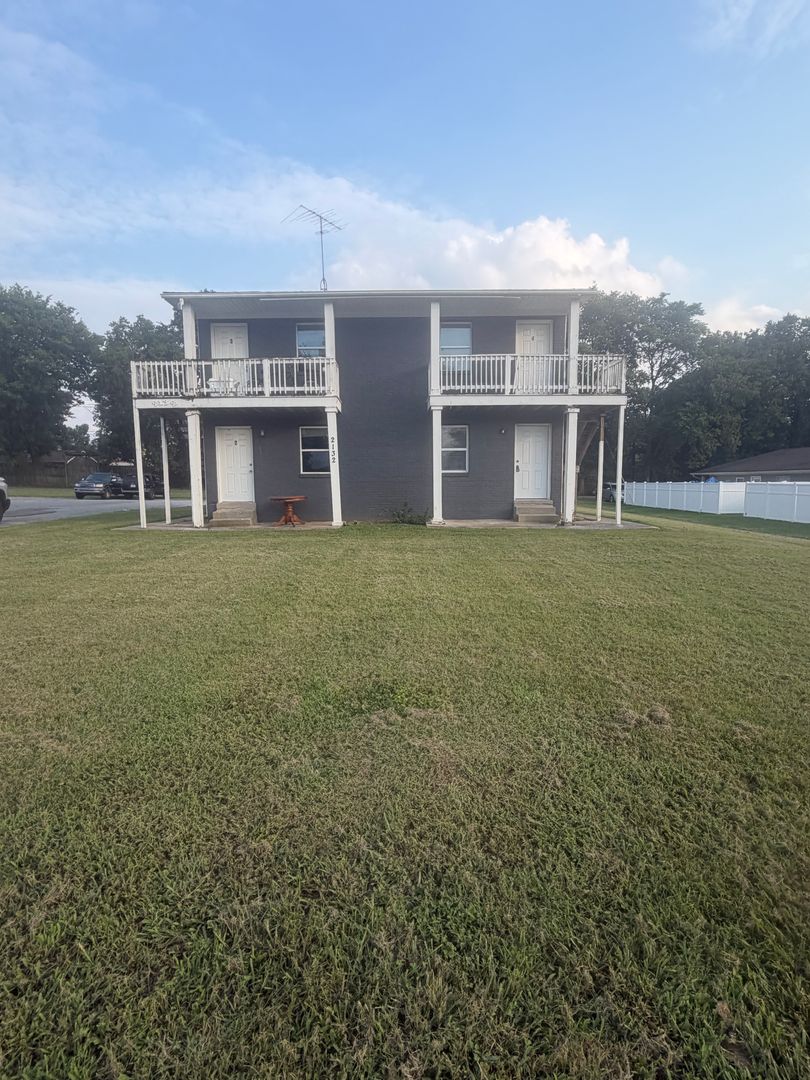Bowling Green Apartment: 2132 Rockcreek Drive