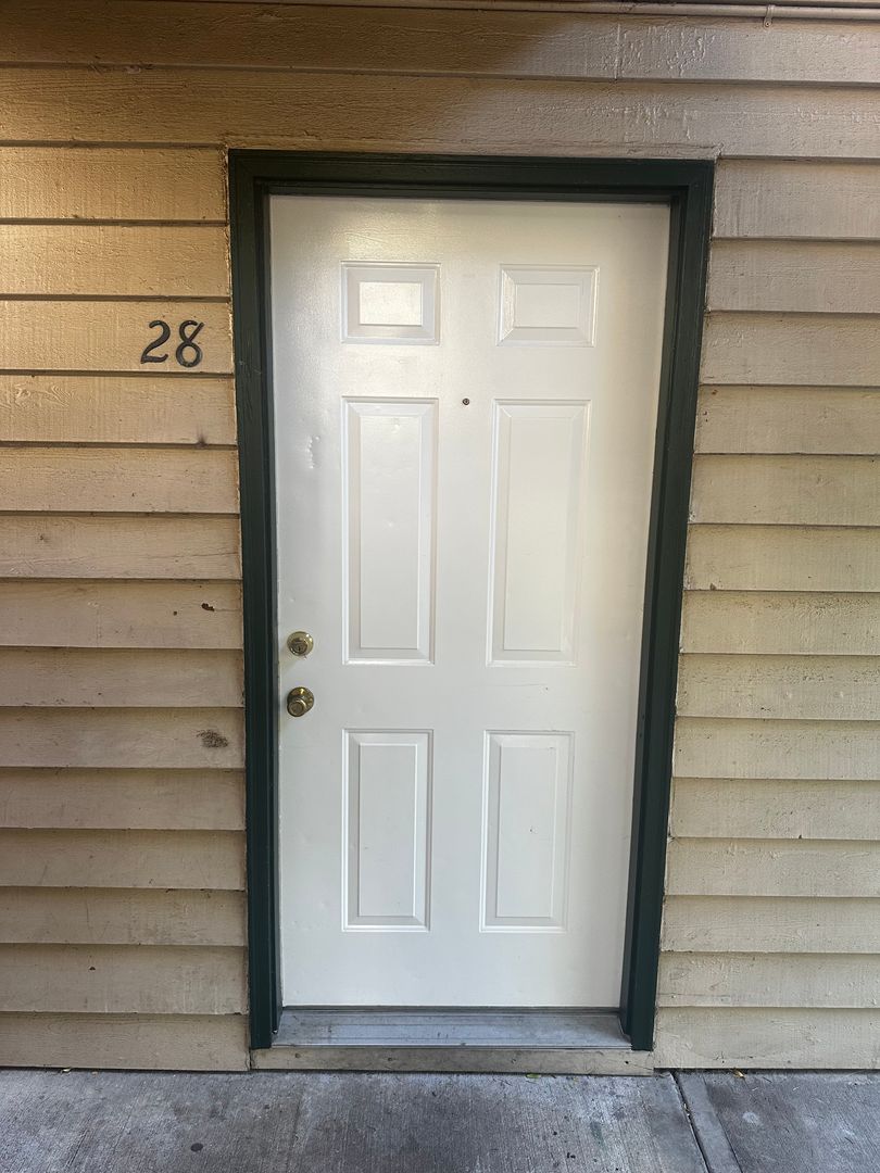 Portland Apartment: 12635 SE Foster Rd