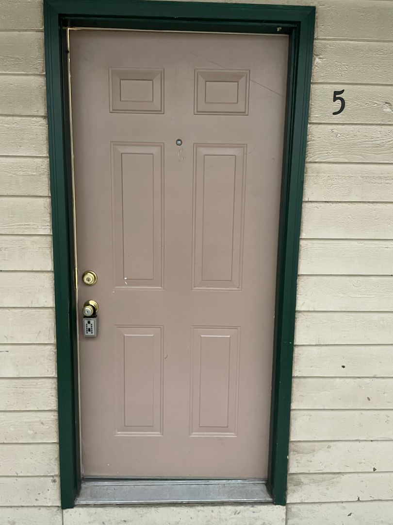 Portland Apartment: 12635 SE Foster Rd