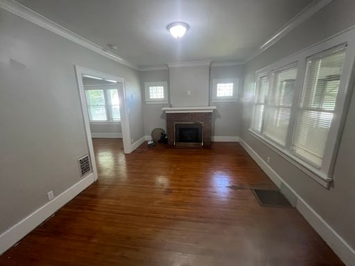 3bd/1ba Popular Beechwood Neighborhood | Off-Street Parking | True side by side | – photo 1