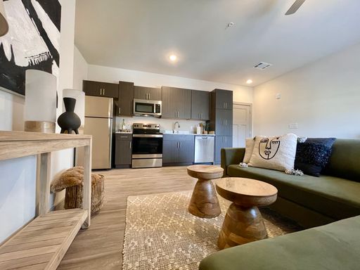 Emilia | 1 Bed 1 Bath | 647 sf | $1449 | 10 or 15 month lease terms