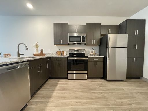 Tuscany | 1 Bed 1 Bath | 786 sf | $1599 | 10 or 15 month lease terms