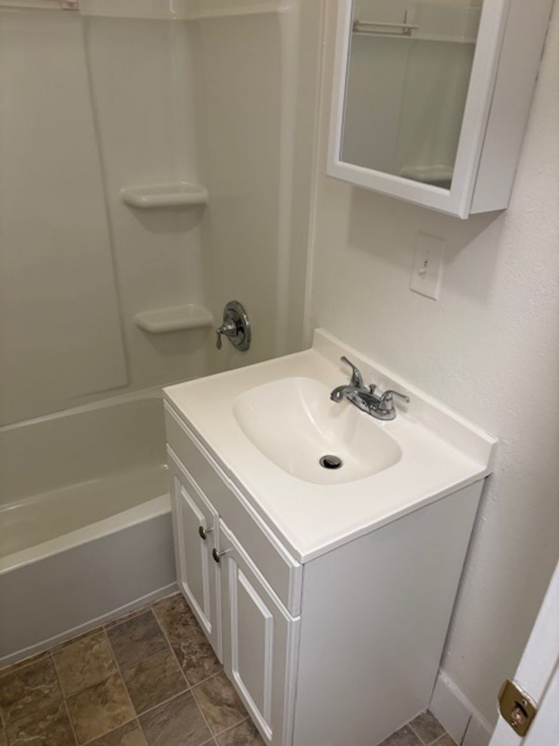 Lodi Apartment: 403 N. School St