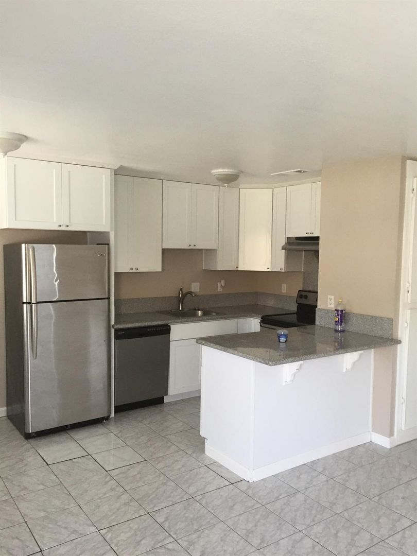 Oakdale Apartment: 238 N. 4th Ave.