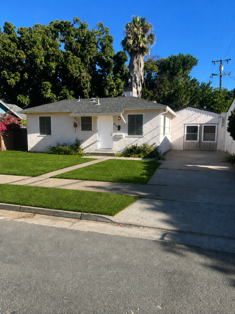 Stockton House: 2121 Raymond Ave.