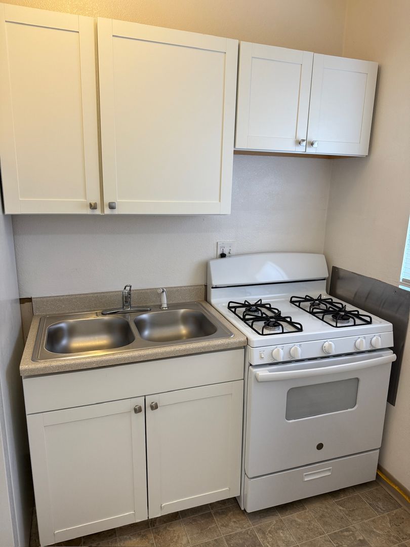 Lodi Apartment: 403 N. School St