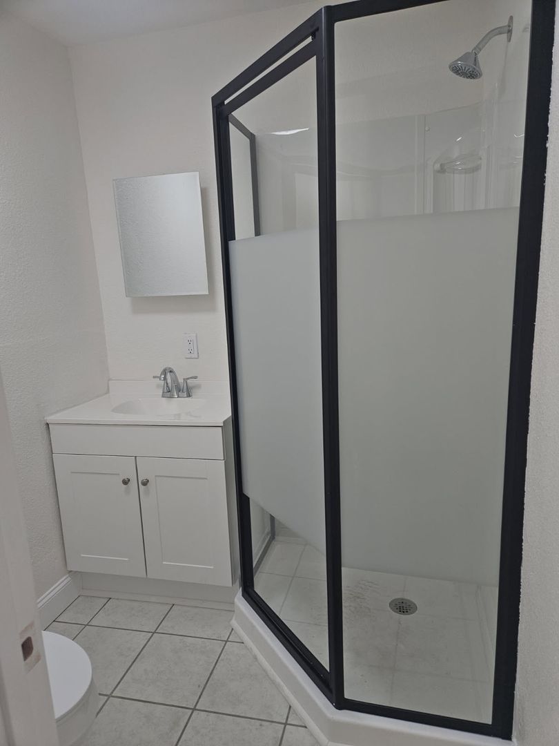 Lodi Apartment: 403 N. School St