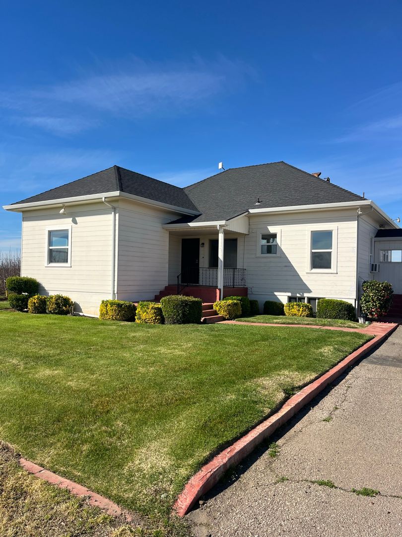 Stockton House: 3636 N. Beecher Rd.