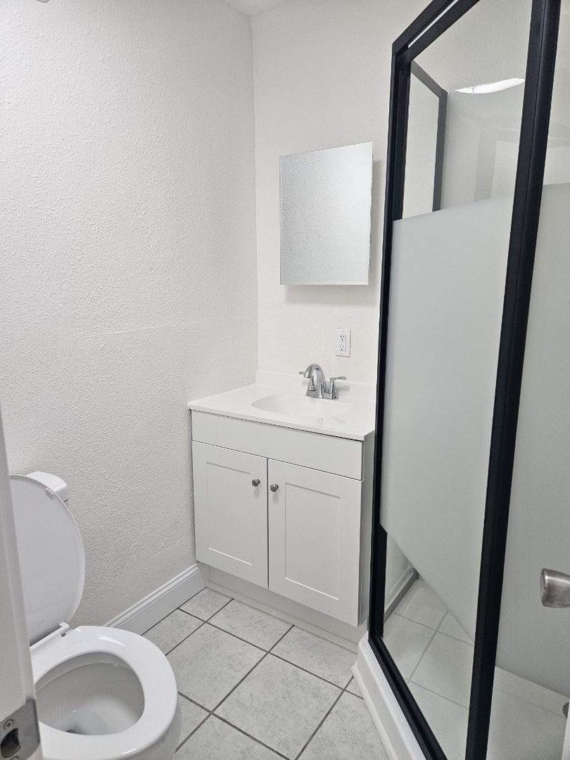 Lodi Apartment: 403 N. School St