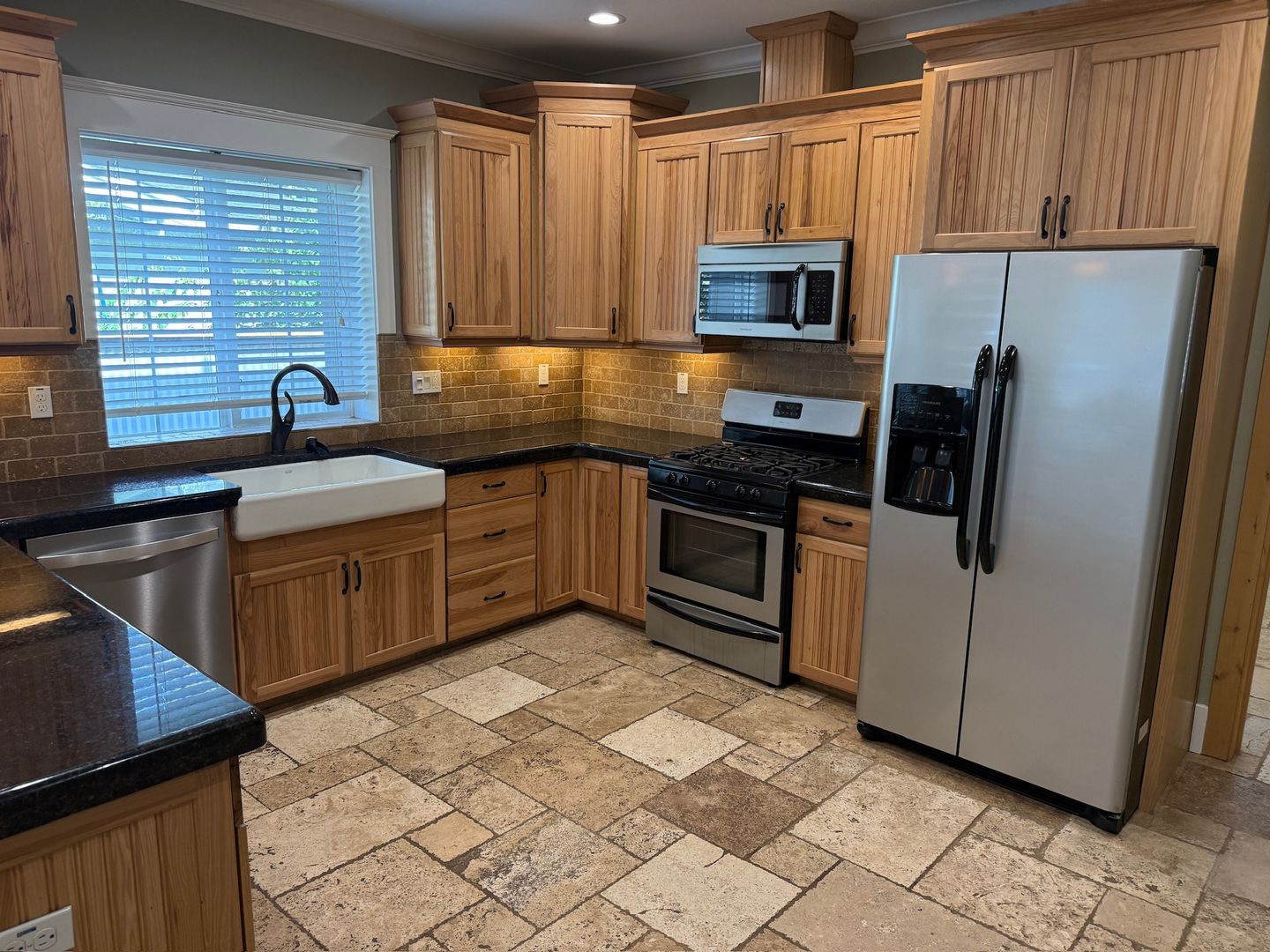 Lodi Apartment: 414 W. Oak St.