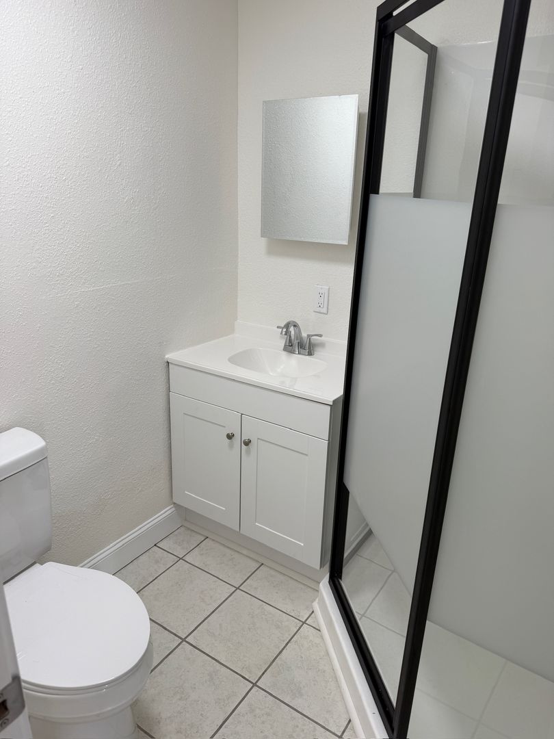 Lodi Apartment: 403 N. School St