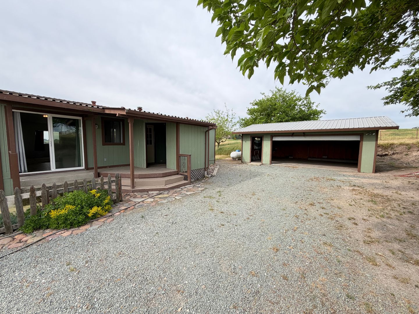 Clements House: 24300 E. Village Dr. #2