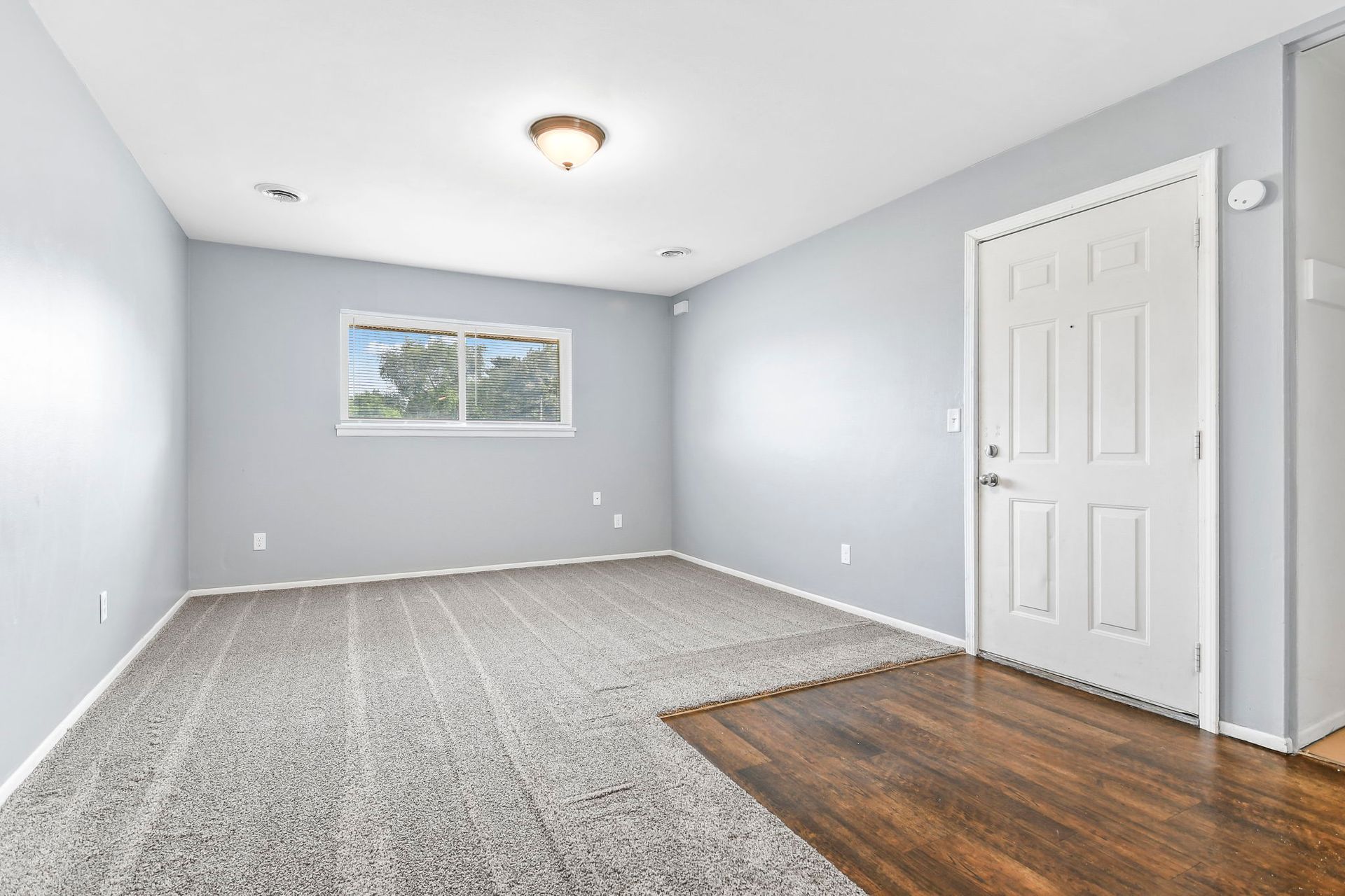Springfield Apartment: 507 White City Blvd.