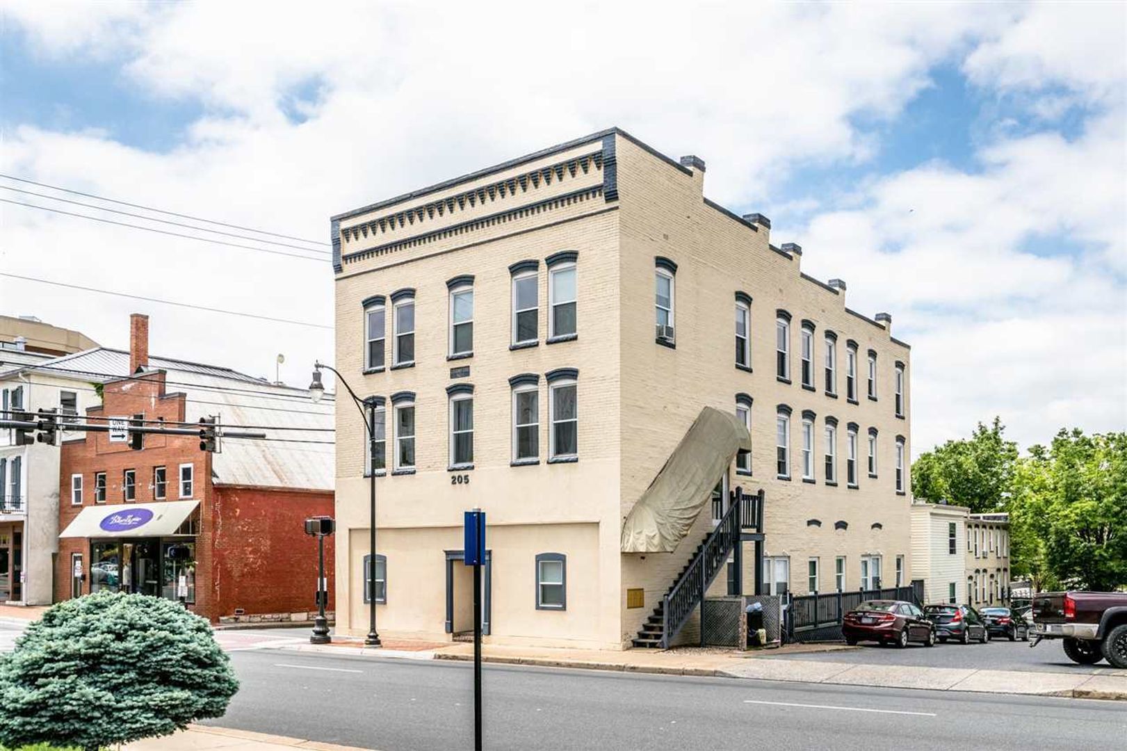Harrisonburg Apartment: 205 N Main