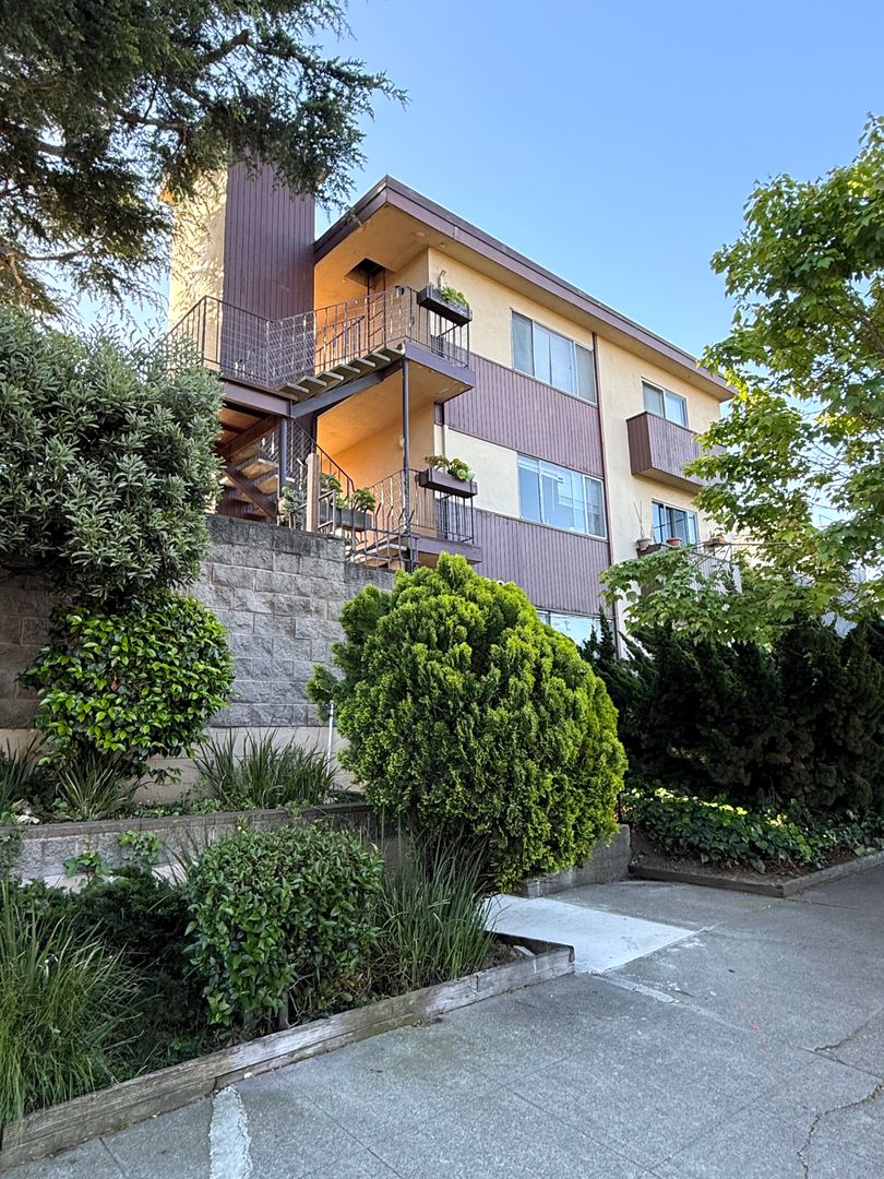 Oakland Apartment: 580 Vernon Street