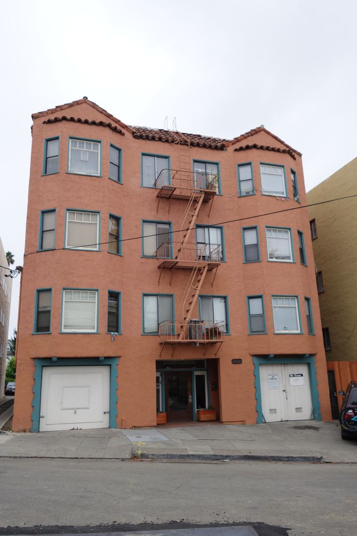 Oakland Apartment: 2430 8th Avenue