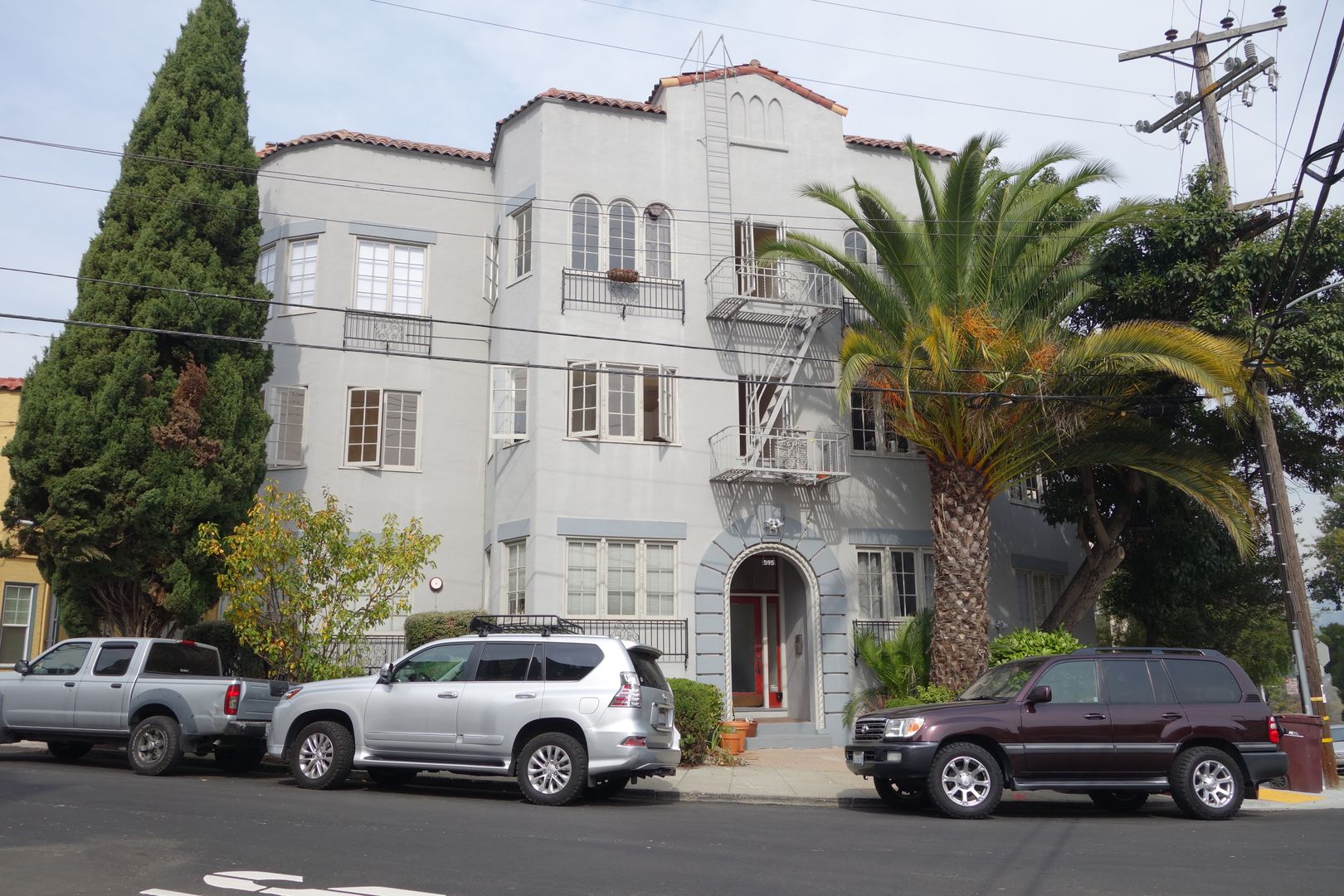 Oakland Apartment: 595 Merritt Avenue