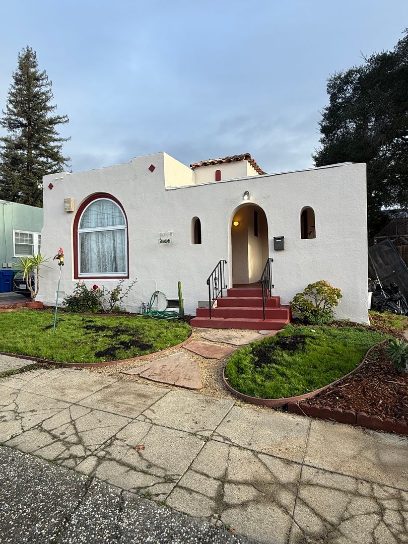 Oakland House: 4106 Walnut street