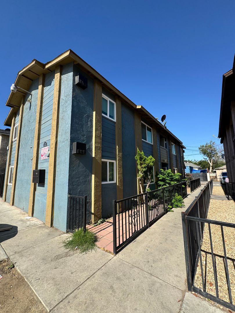 Bakersfield Apartment: 1107 L Street