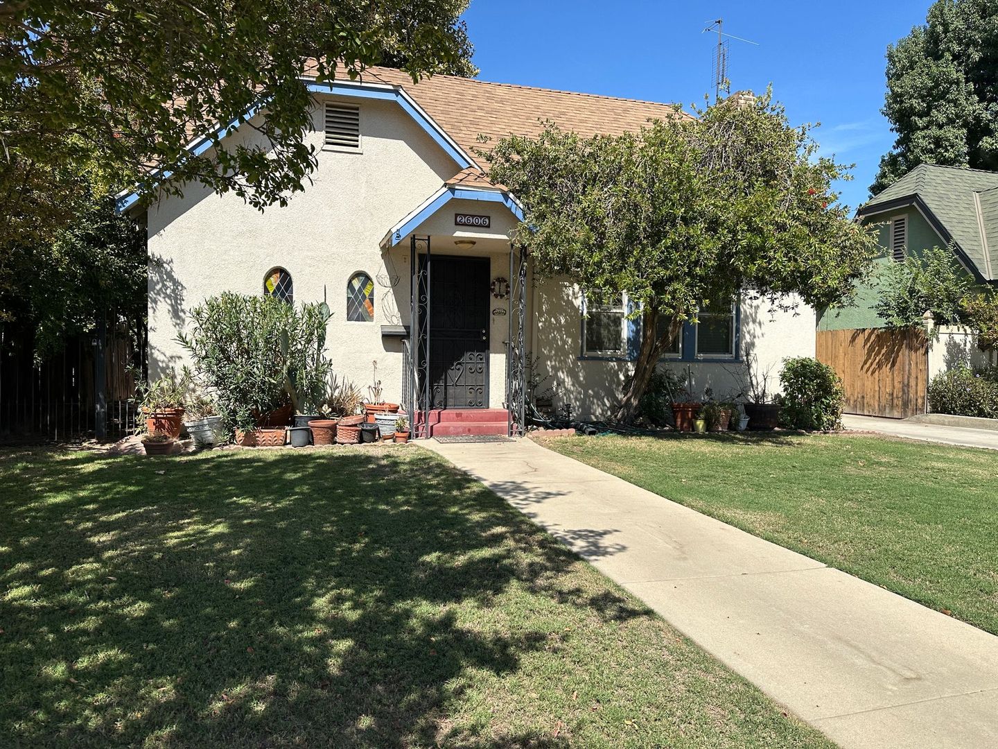 Bakersfield House: 2606 Sunset Avenue