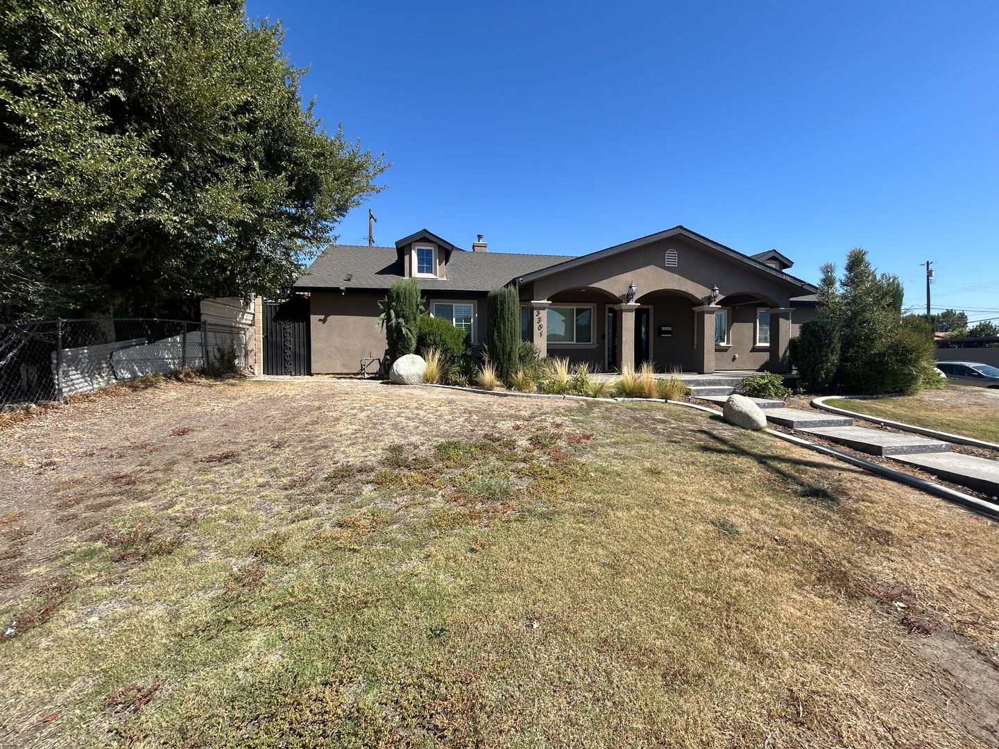 Bakersfield House: 3301 Mount Vernon Ave