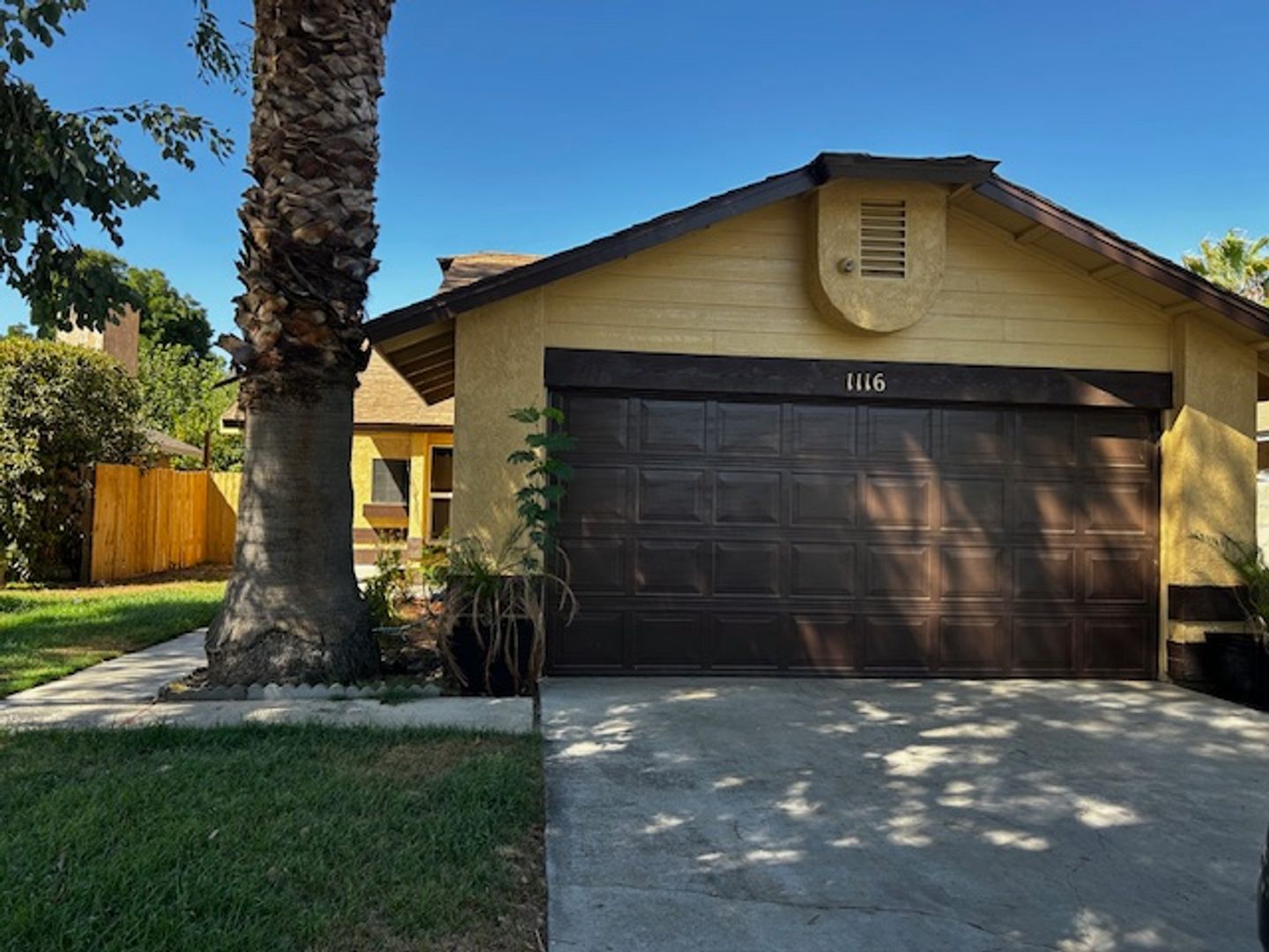 Bakersfield House: 1116 Adelaide Avenue