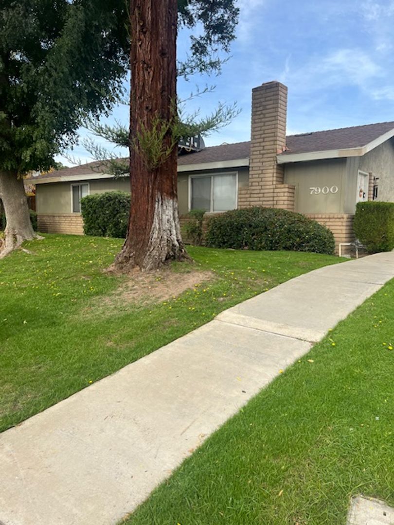 Bakersfield Apartment: 7900 N Laurelglen Blvd