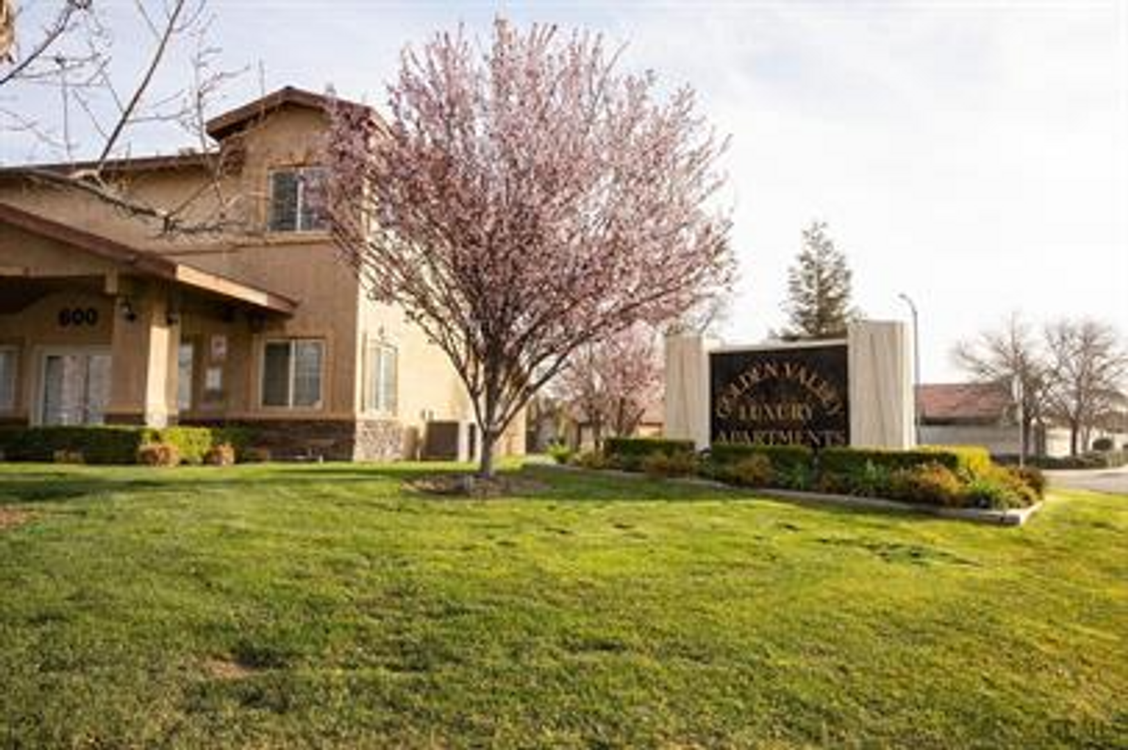 Bakersfield Apartment: 600 Hosking Ave. #30 Unit C
