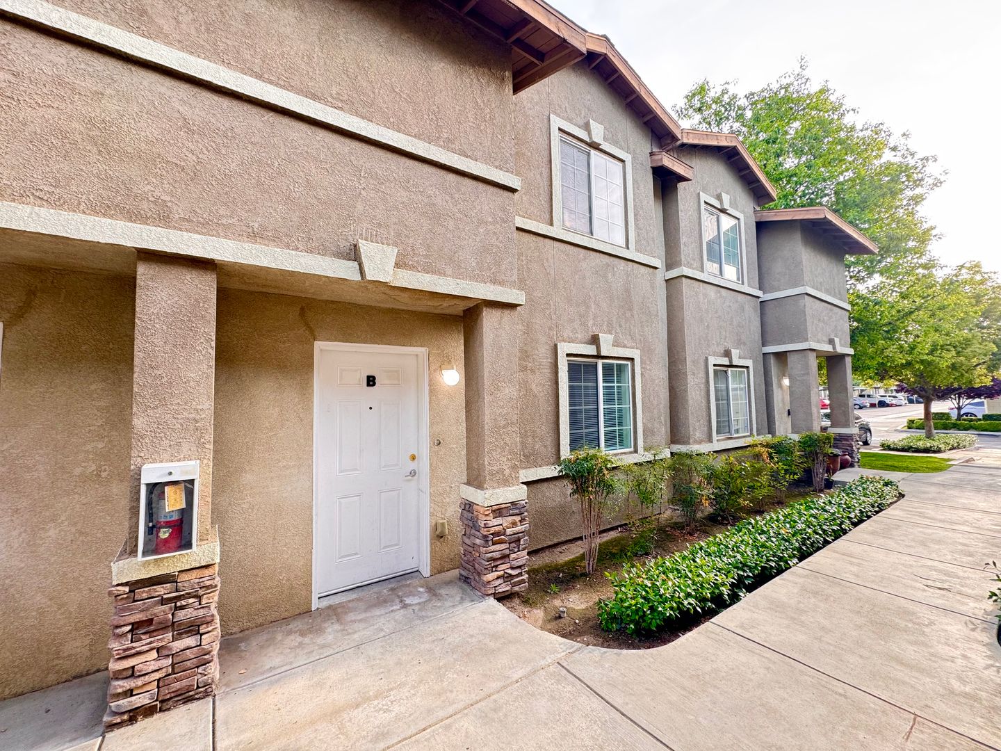 Bakersfield Apartment: 600 Hosking Ave. #30 Unit B