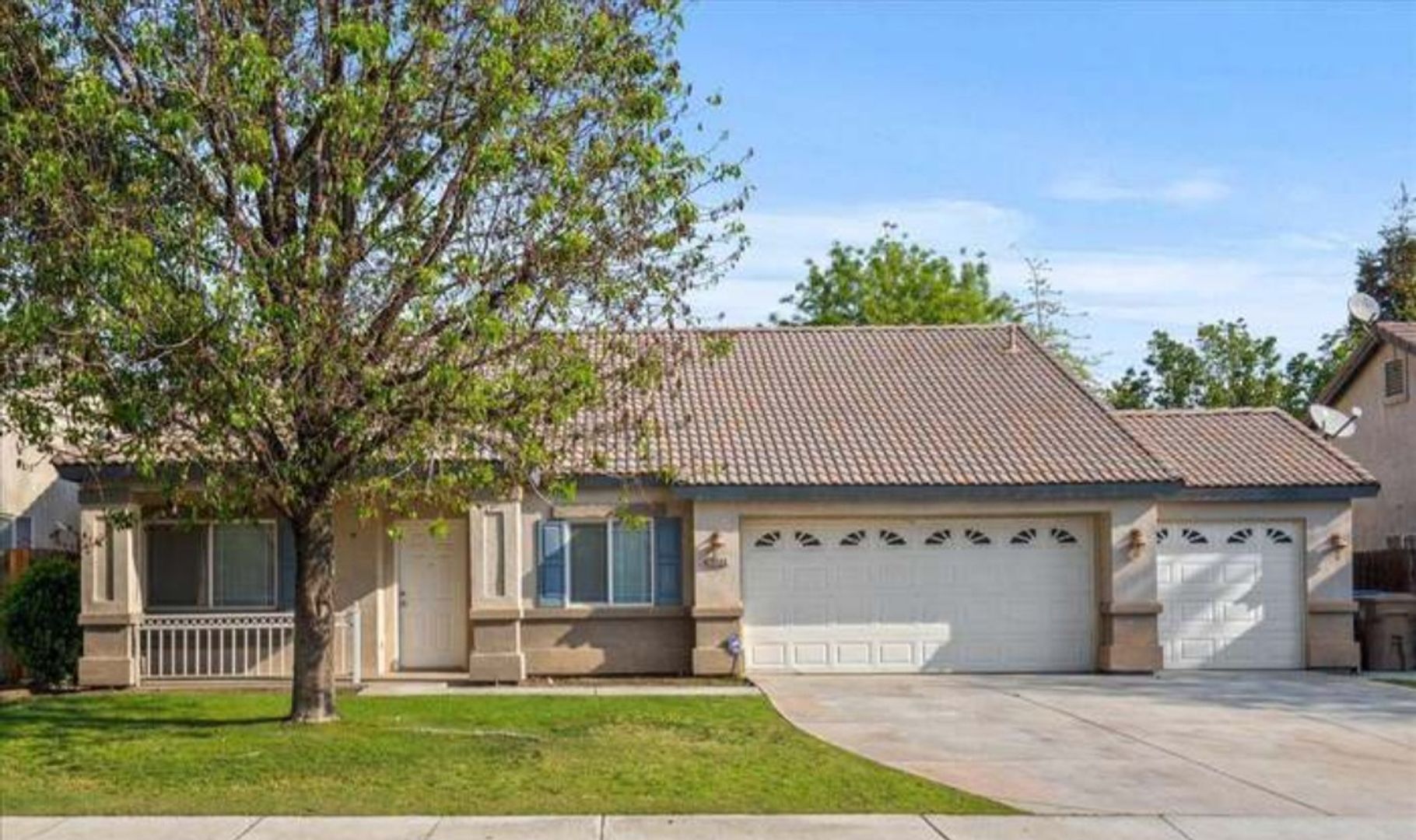 Bakersfield House: 10408 Starlight Peak Drive