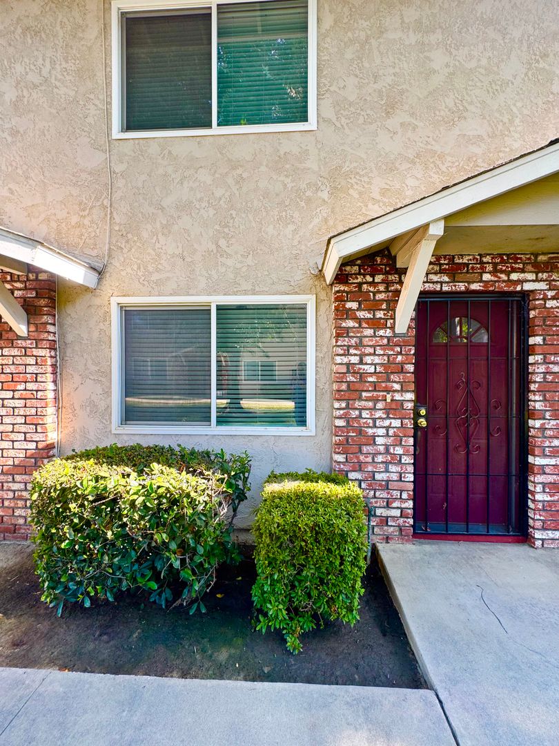 Bakersfield House: 609 Taylor St