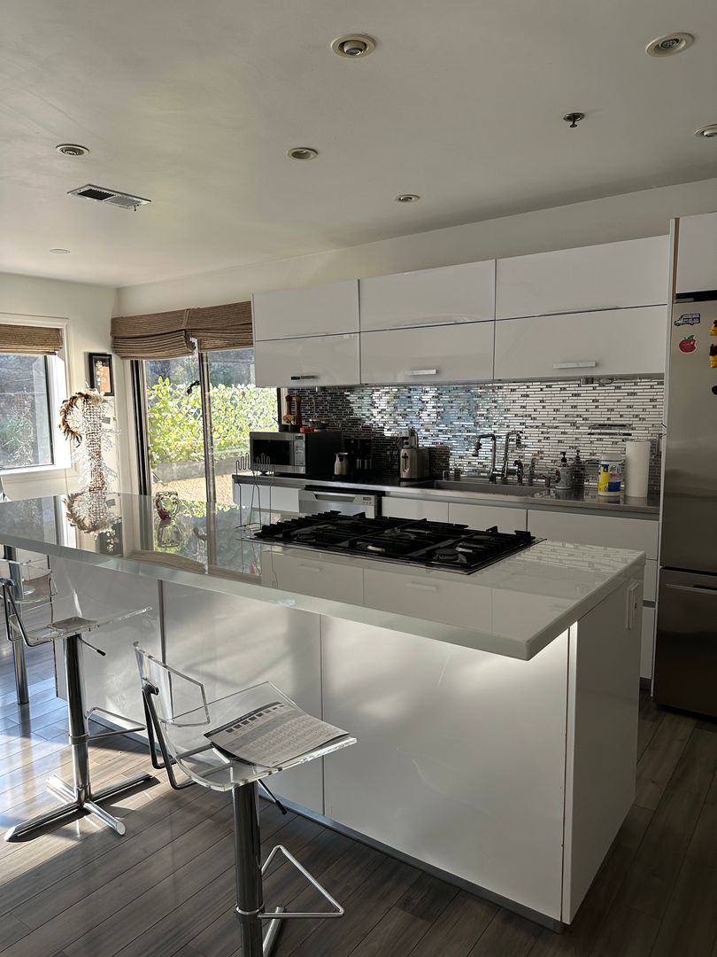 Pacific Palisades House: 549 Palisades Drive