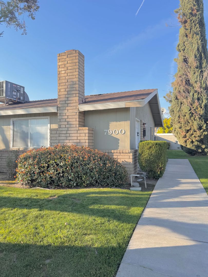 Bakersfield Apartment: 7900 N Laurelglen Boulevard