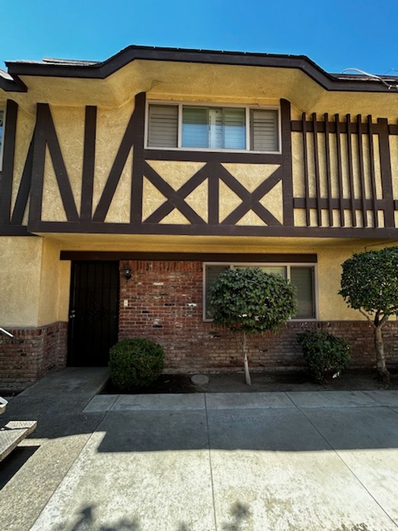 Bakersfield House: 600 Lansing Drive Unit 16
