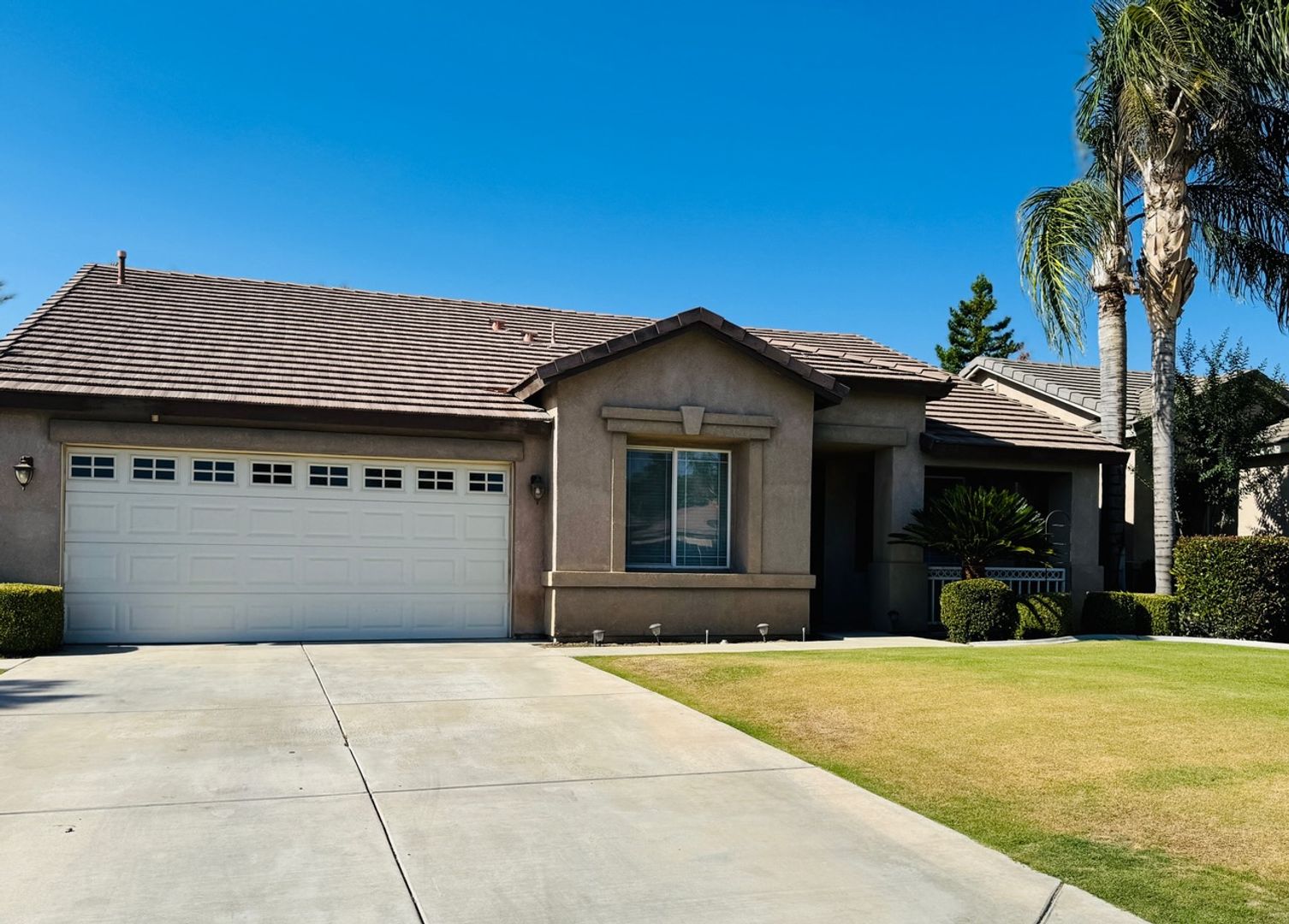 Bakersfield House: 9928 Grand View Summit Drive