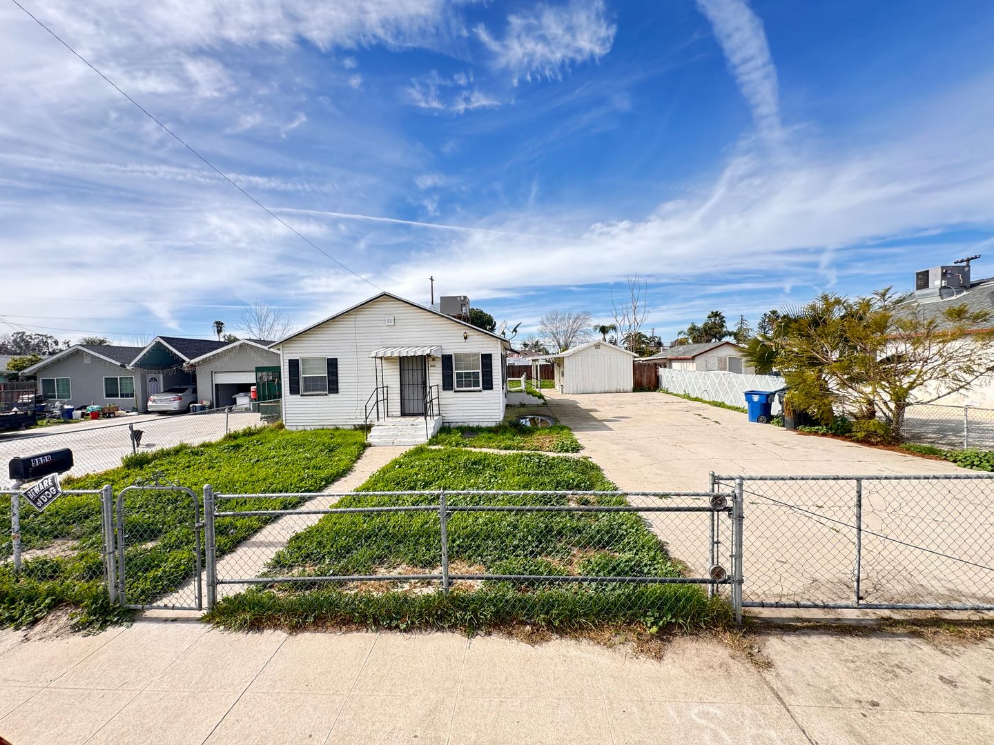 Bakersfield House: 9809 Aim Avenue