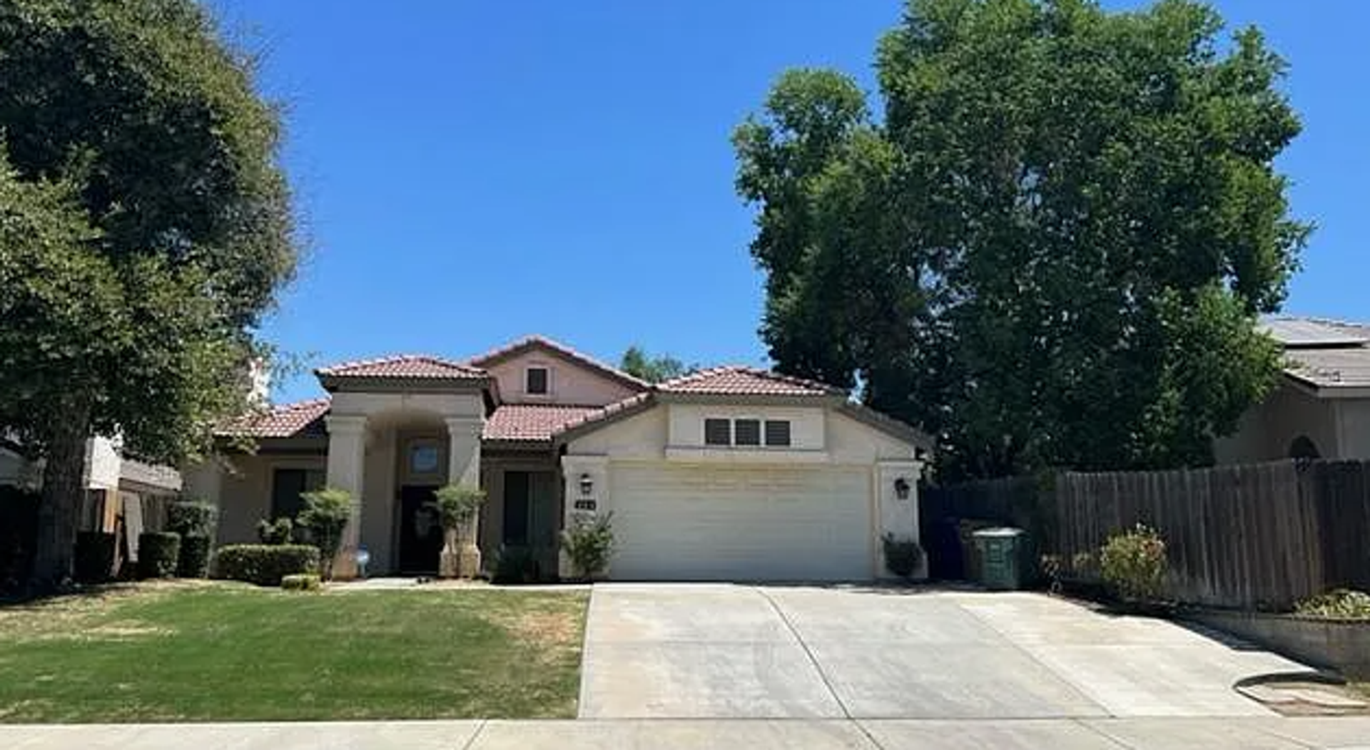 Bakersfield House: 806 Augusta Hills Dr.