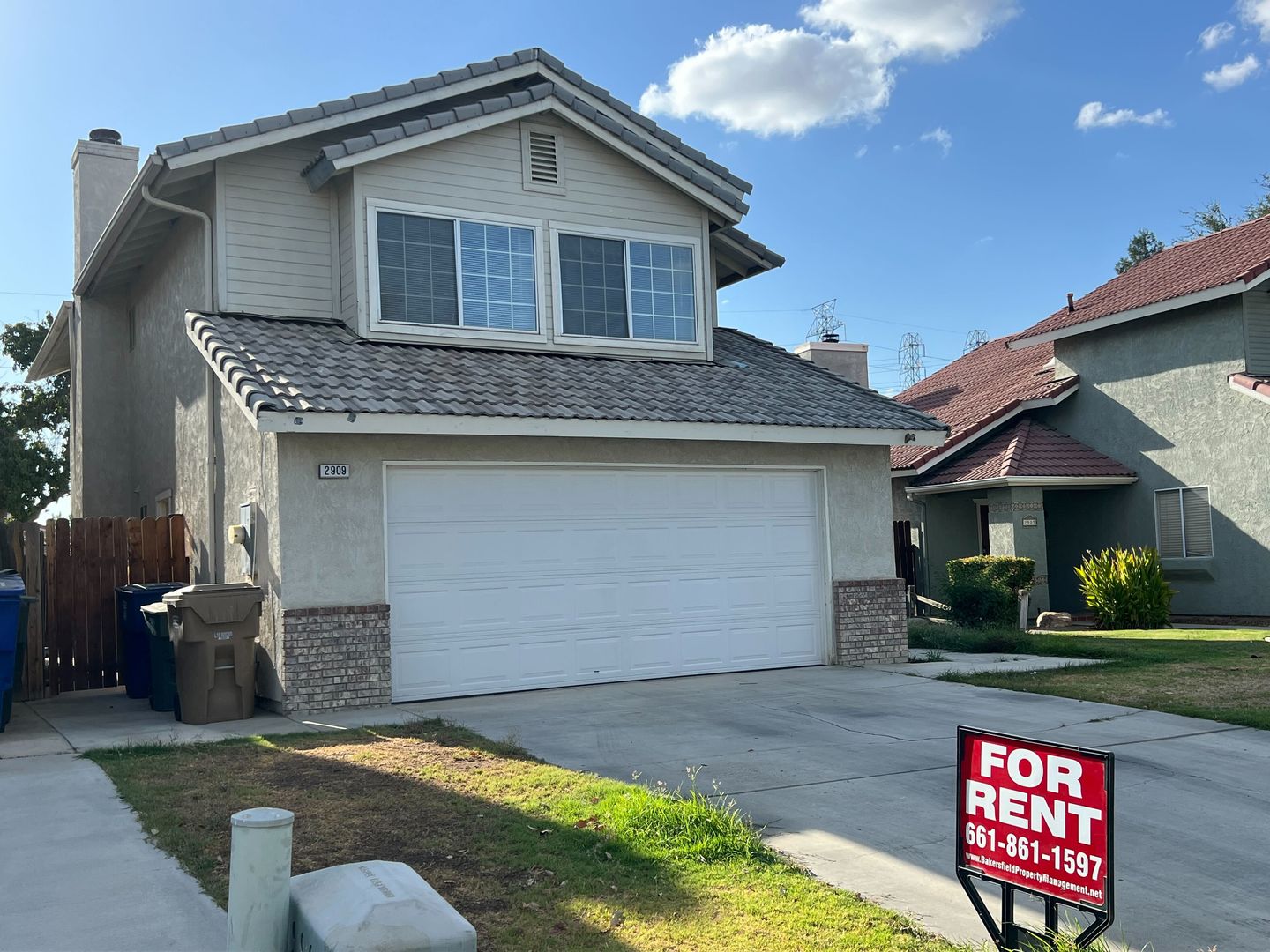 Bakersfield House: 2909 Woodglen Dr.