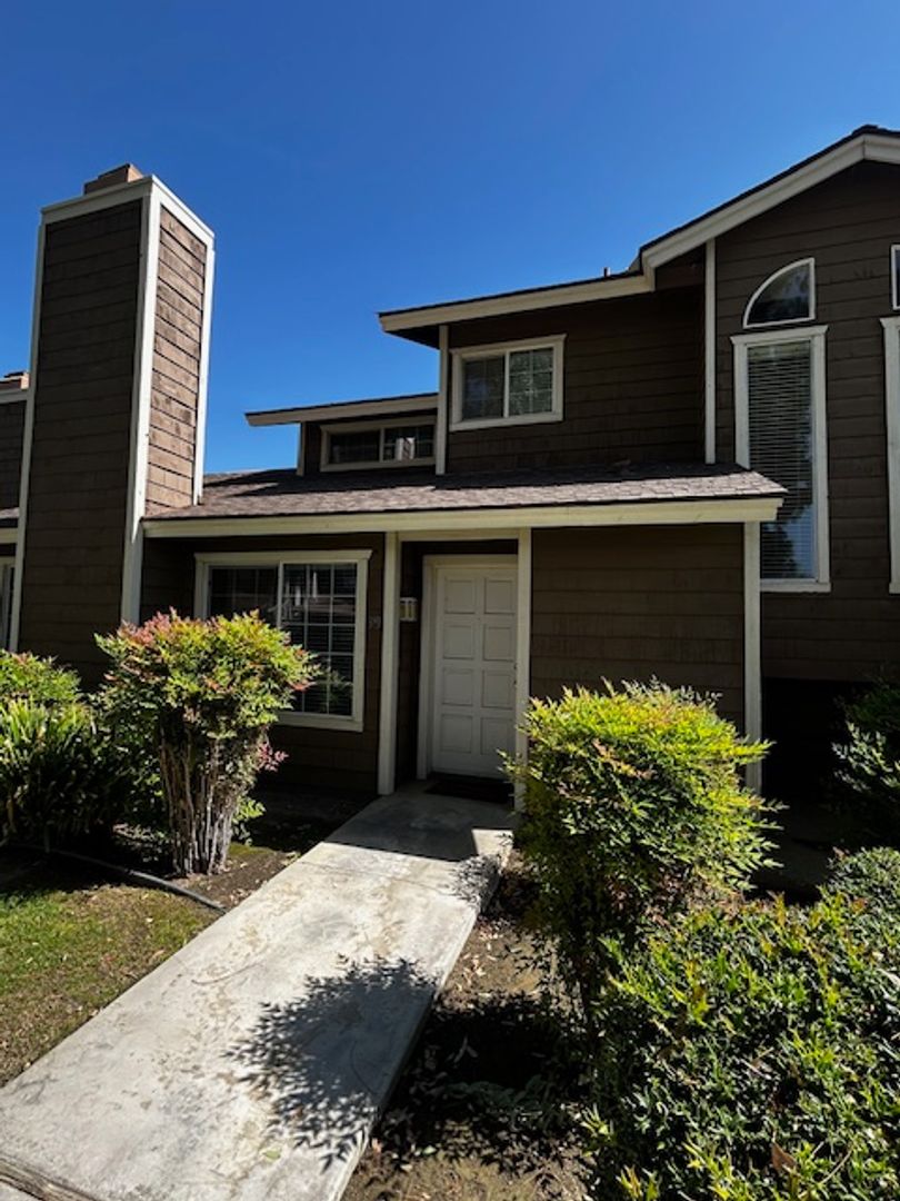Bakersfield Townhome: 2601 Ashe Road Unit 39