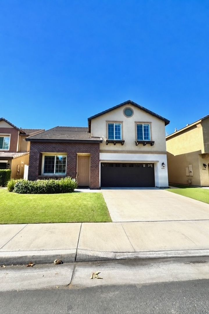 Bakersfield House: 8210 Prentice Hall Dr.