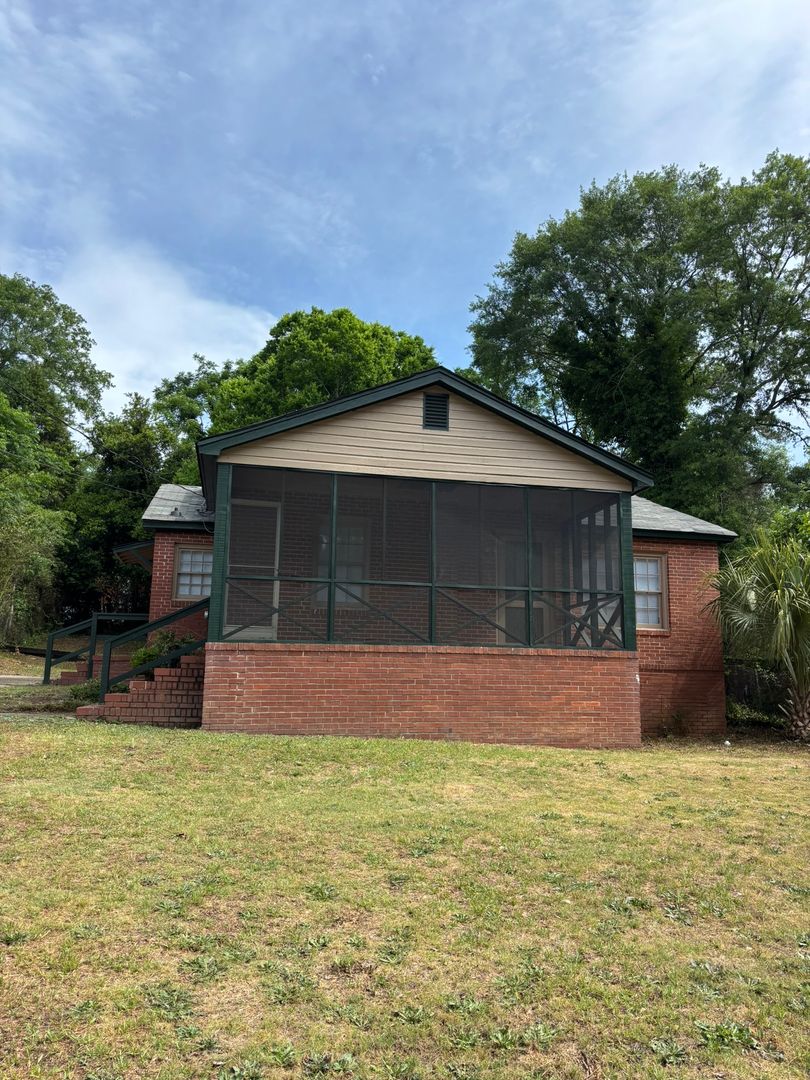 Columbus House: 3931 Dexter Drive