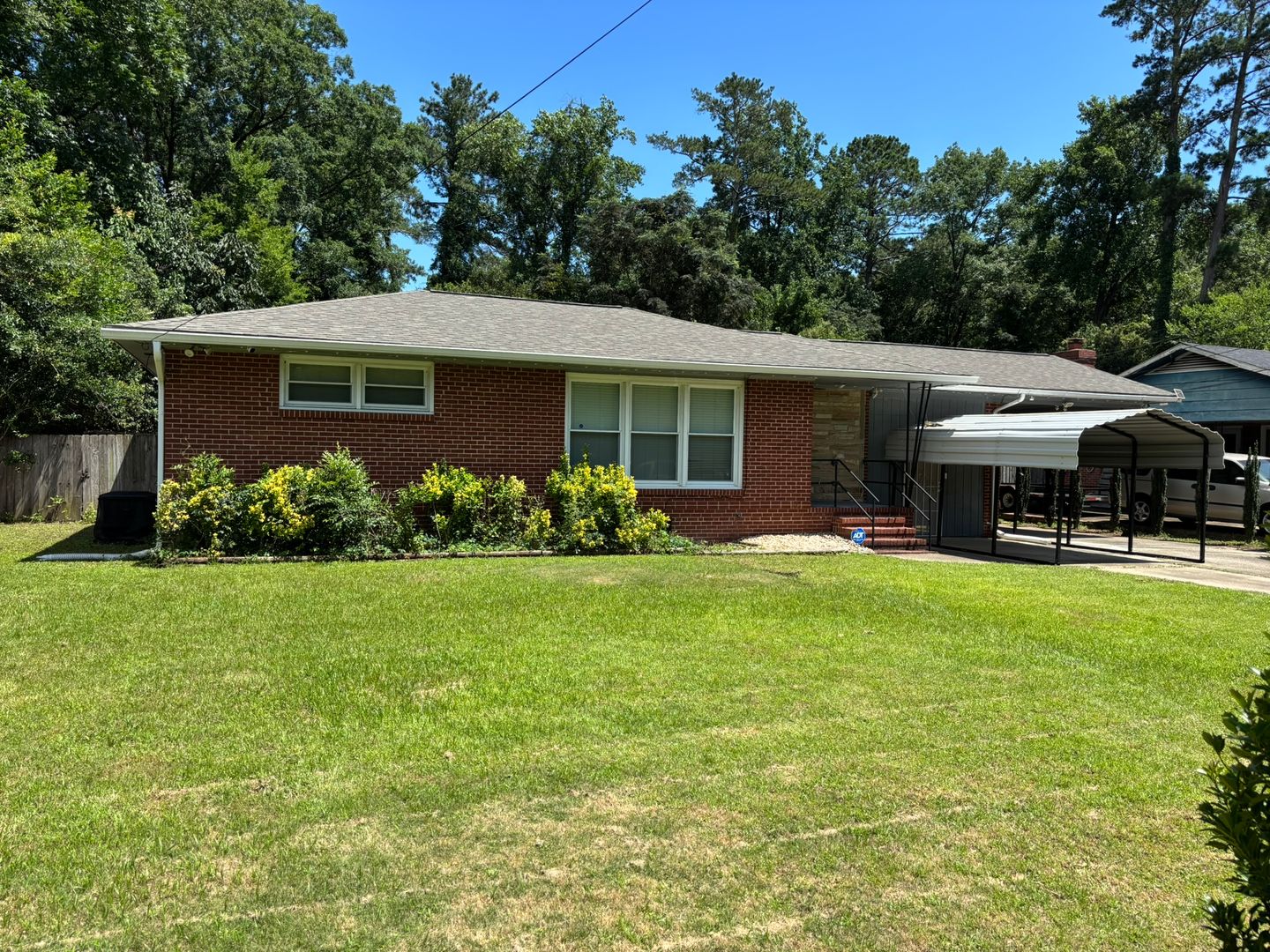 Columbus House: 2502 Japonica Drive